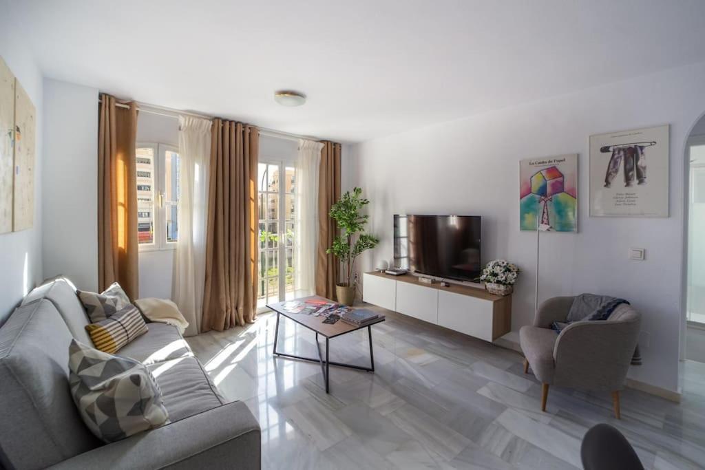 Central And Beautiful Apartment - Free Parking Málaga Kültér fotó