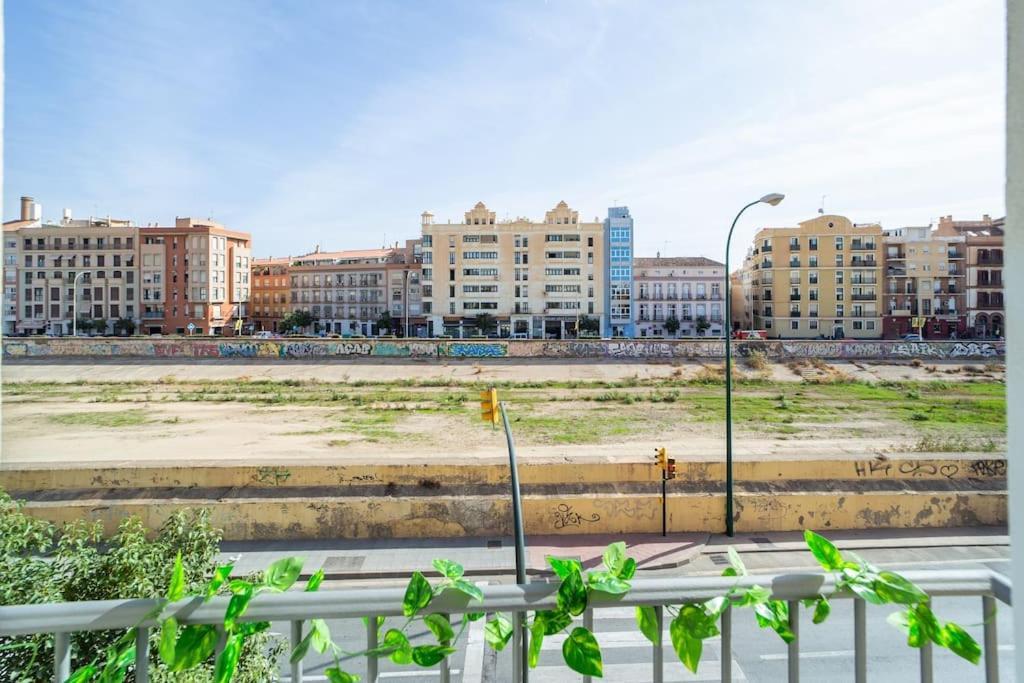Central And Beautiful Apartment - Free Parking Málaga Kültér fotó